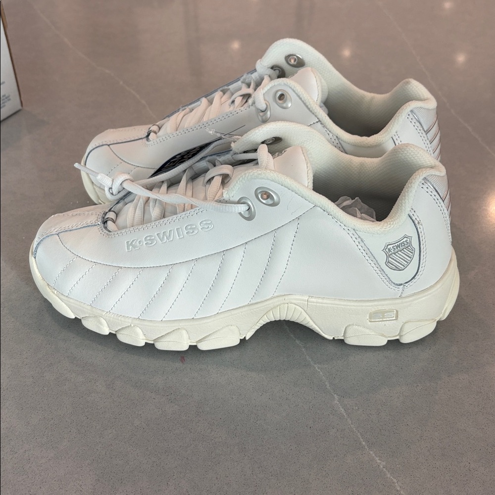 K-Swiss Classic White Memory Foam Sneakers - Picture 2 of 4